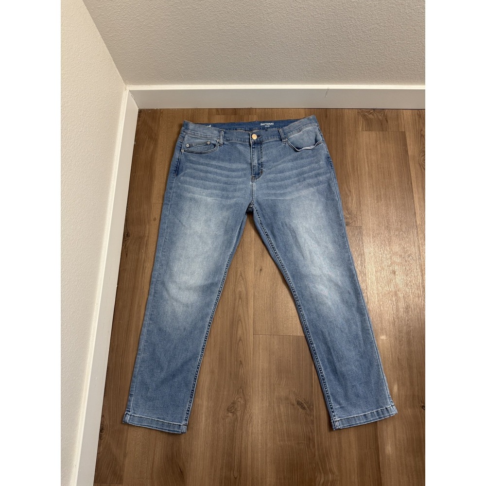 Mugsy Jeans Mens 40x30 Light Wash Blue Daytonas Tapered Leg Denim Casual Comfort